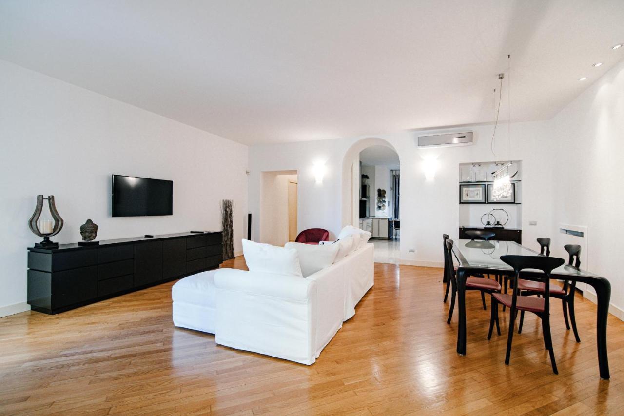 La Finestra Sul Duomo - The House Of Travelers Apartment *