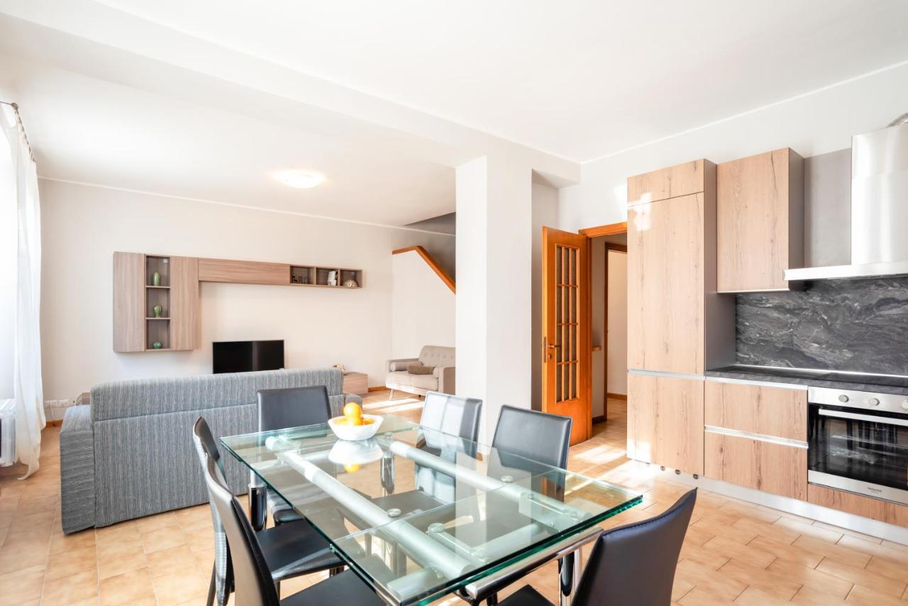 Apartment Le Tre Ninfee Di Pusiano! Free Parking Pusiano