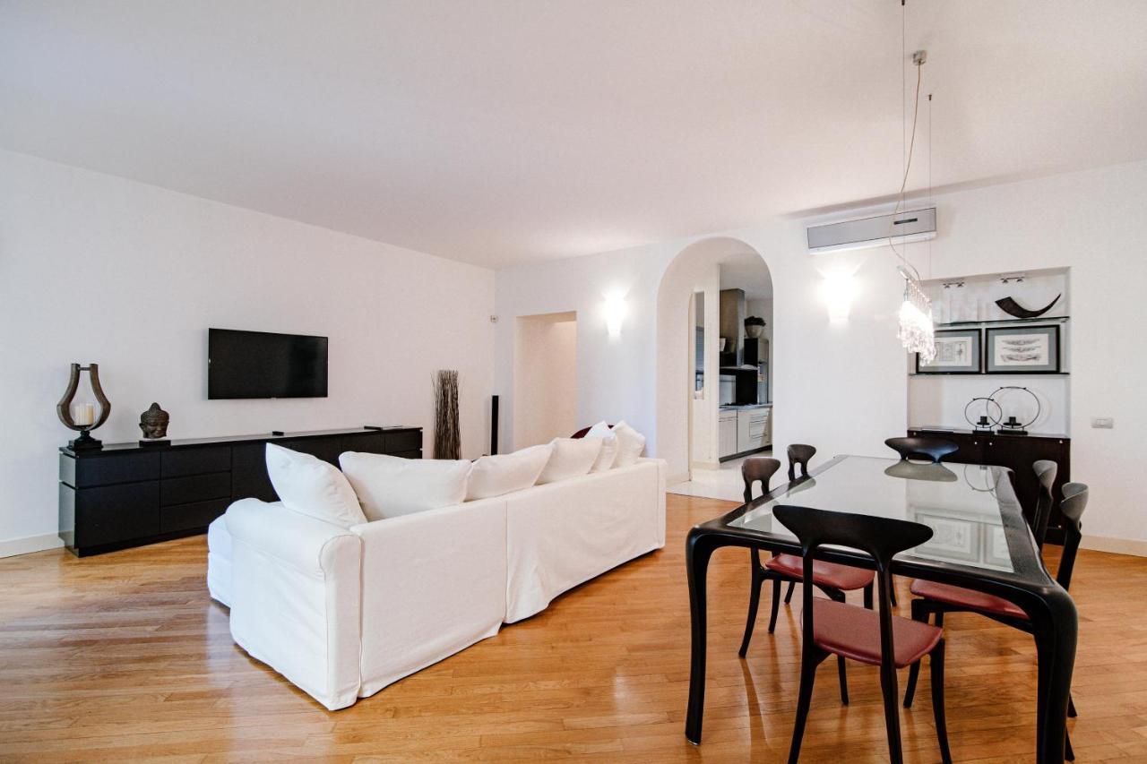 La Finestra Sul Duomo - The House Of Travelers Apartment *