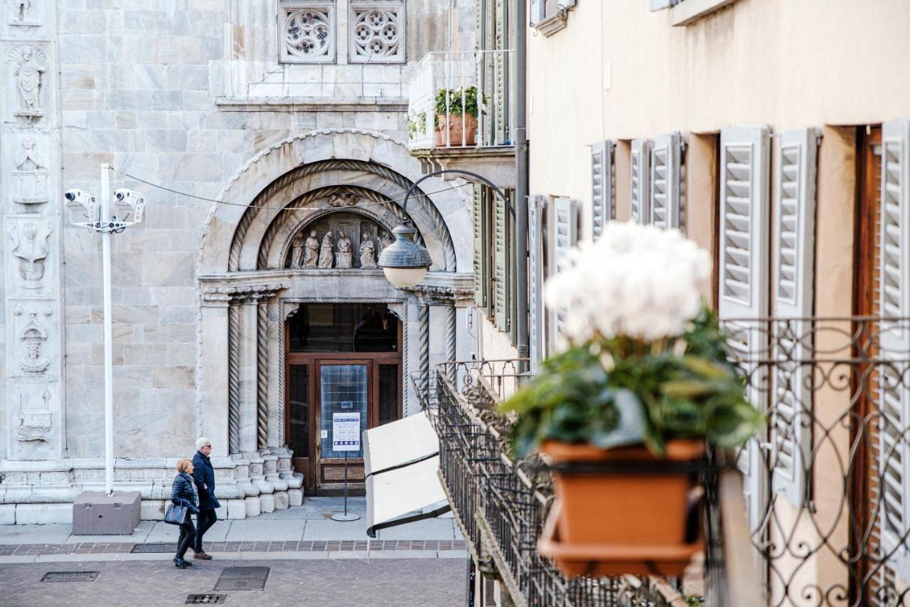 La Finestra Sul Duomo - The House Of Travelers Apartment Como