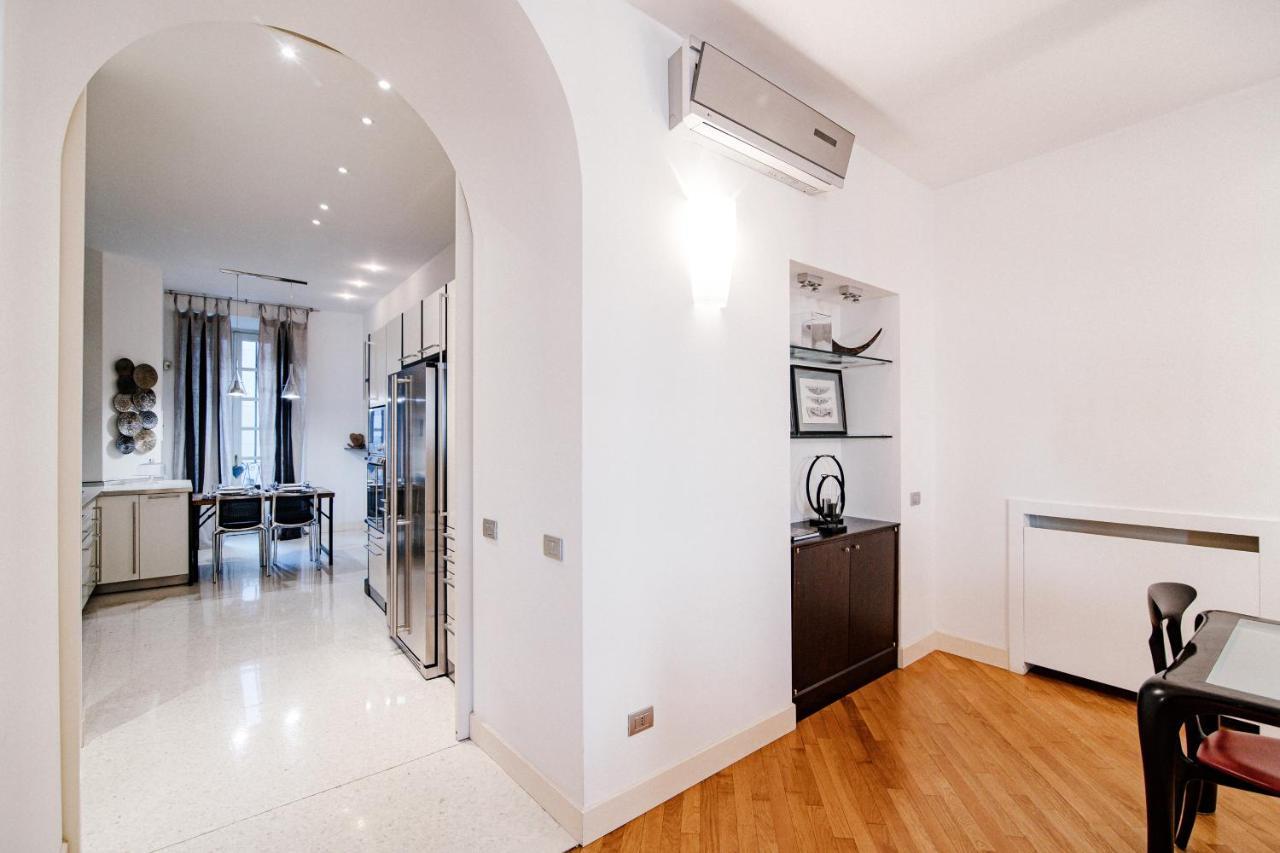 La Finestra Sul Duomo - The House Of Travelers Apartment Como
