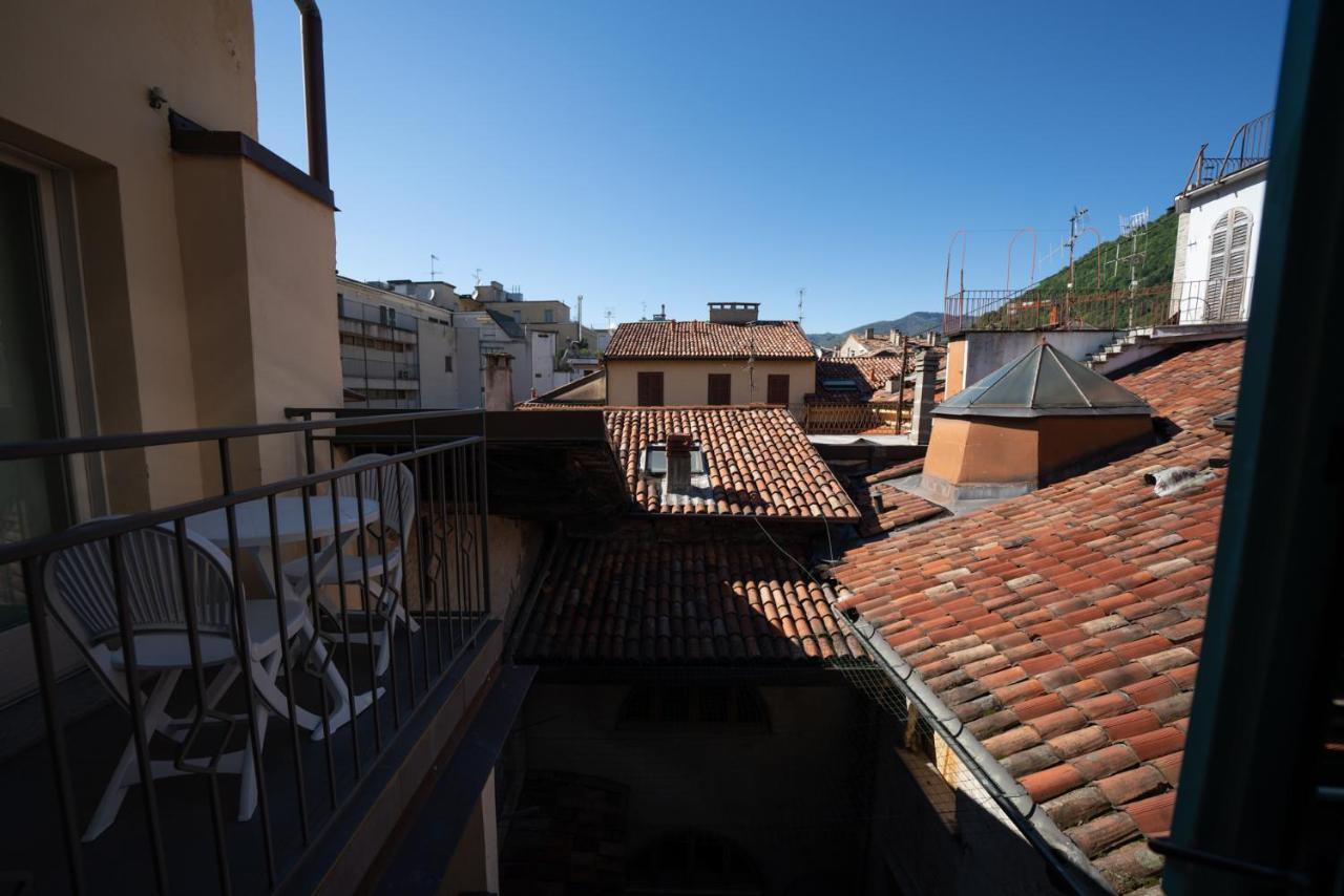 Santabbondio Apartment Como