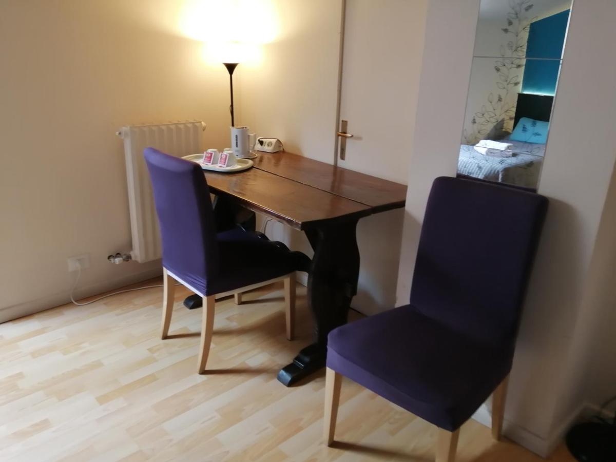 Gira Guest house