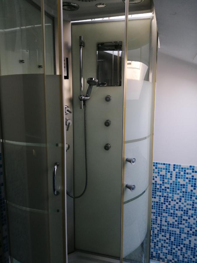 Gira Guest house *