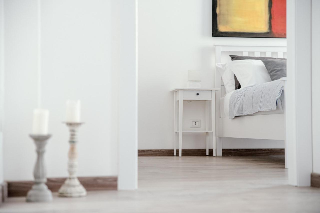 Mark's Gallery By Myhomeincomo * Como