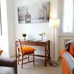 Bellagio Dreams Apt, Pool, With Private Garden, Near Lake