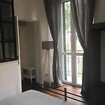 Joivy Stylish Apt In Centre Of Cernobbio