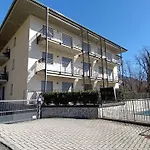 Apartment With Swimming Pool And Lake View - Larihome A17
