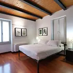 Nene-Il Vicolo Apartments And Rooms