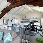 Skyway Apartment With Private Lake View Terrace