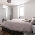 Dnart Holidays Home