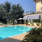 B&B Villa Eden Jacuzzi Pool