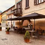 Mamma Ciccia Holiday Home - Lake Front Apartment