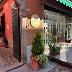 Mamma Ciccia Holiday Home - Lake Front Apartment