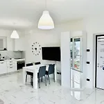Grand View Como Lake Apartment