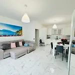 Grand View Como Lake Apartment