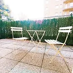 Green Leaf Apartment