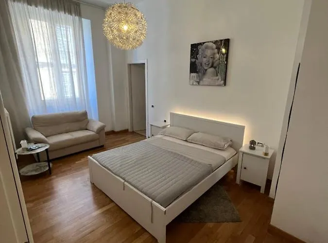 Dreams rental lecco central station