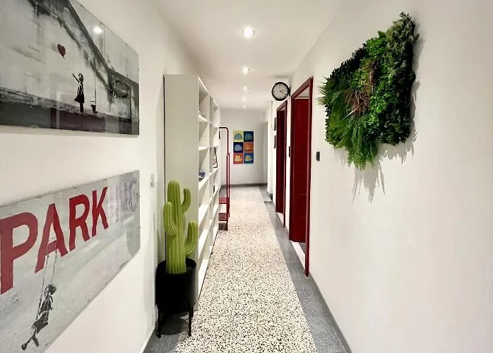 Pop House - Spacious Flat Next To Cathedral & Lake