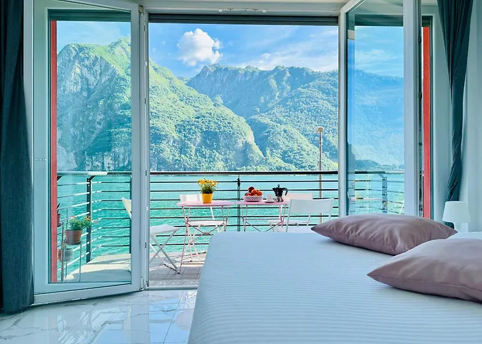 Grand View Como Lake Apartment