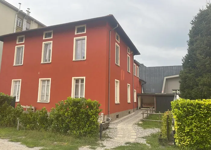 B&B Red House