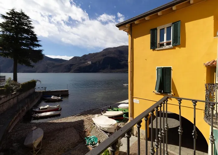 Mamma Ciccia Holiday Home - Lake Front Apartment