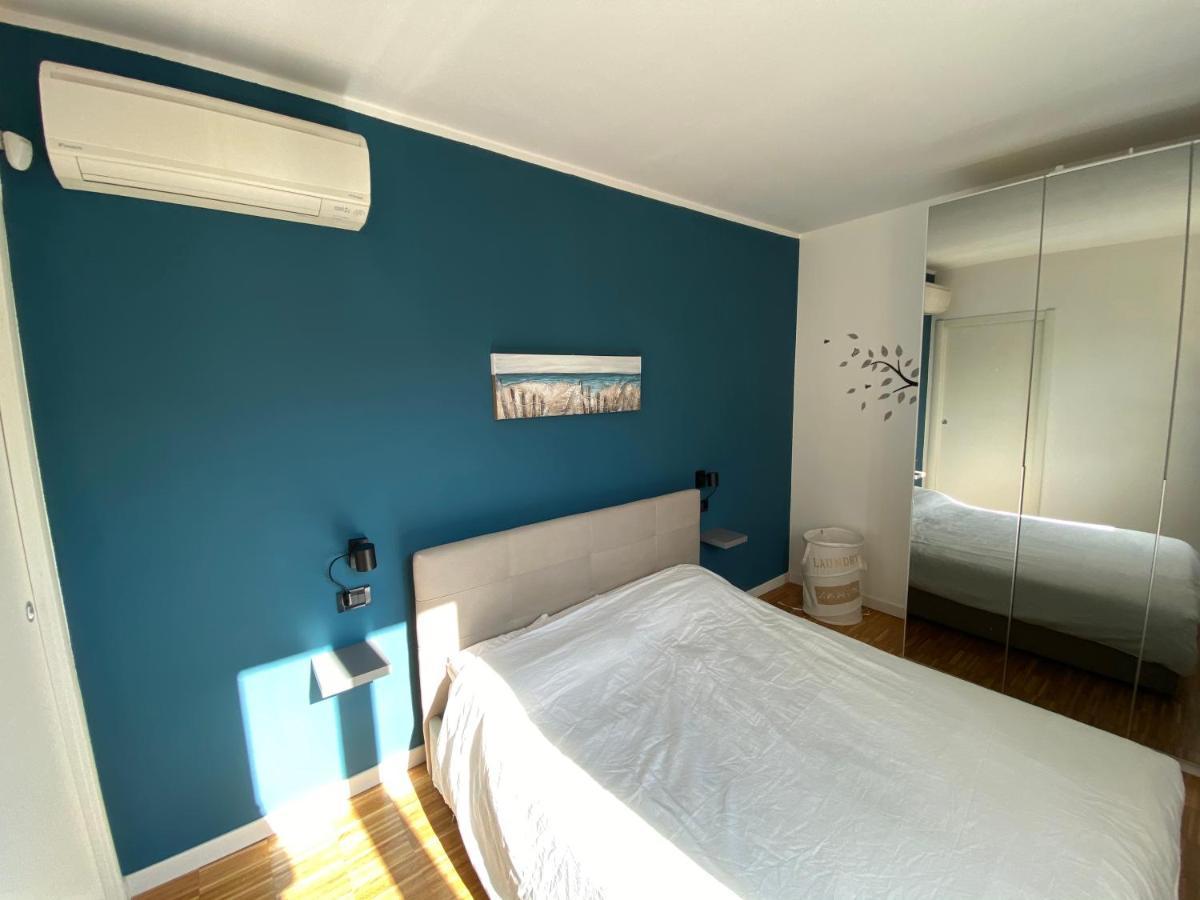 Casa Beach: Pool, 100m Lake & Near City Apartment