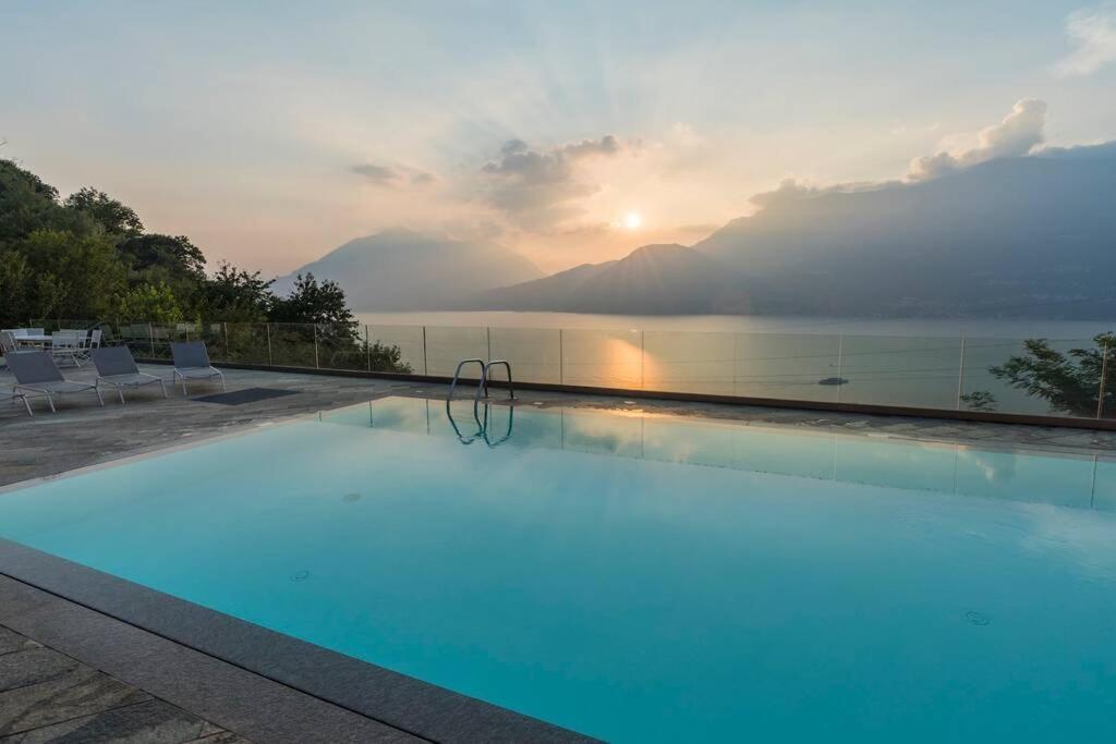 Di Como- Amazing View- *