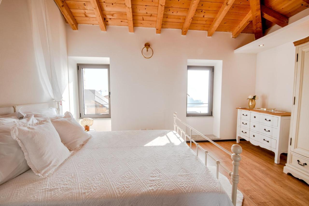 Villa Lora Villa, With View *