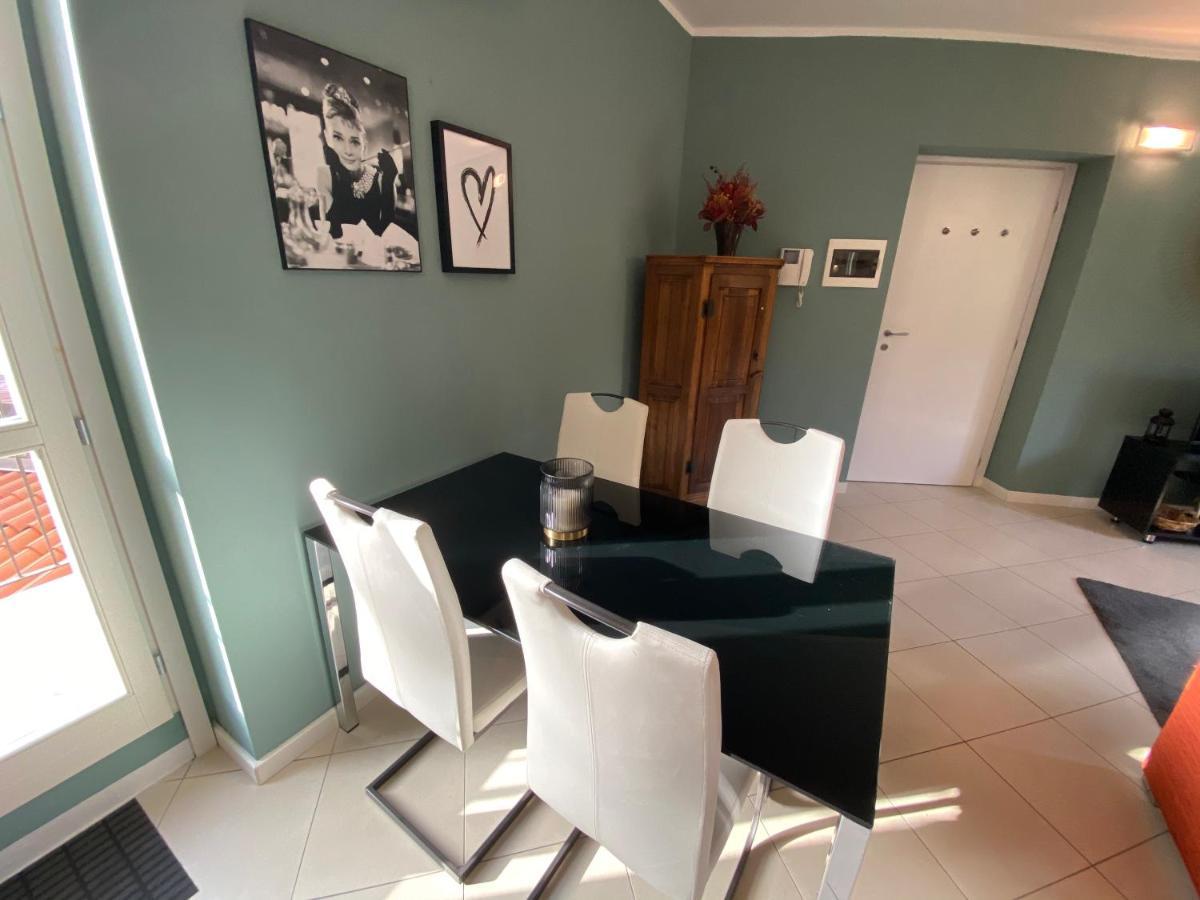 Casa Beach: Pool, 100m Lake & Near City Apartment