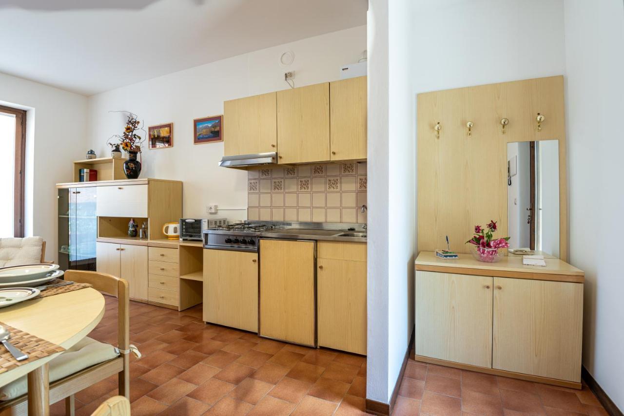 Terraced House On The Lakeside Of - Larihome A04 Apartment *