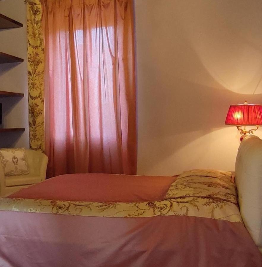 Villa In Oleandra With Privet Garden & Pool Dizzasco