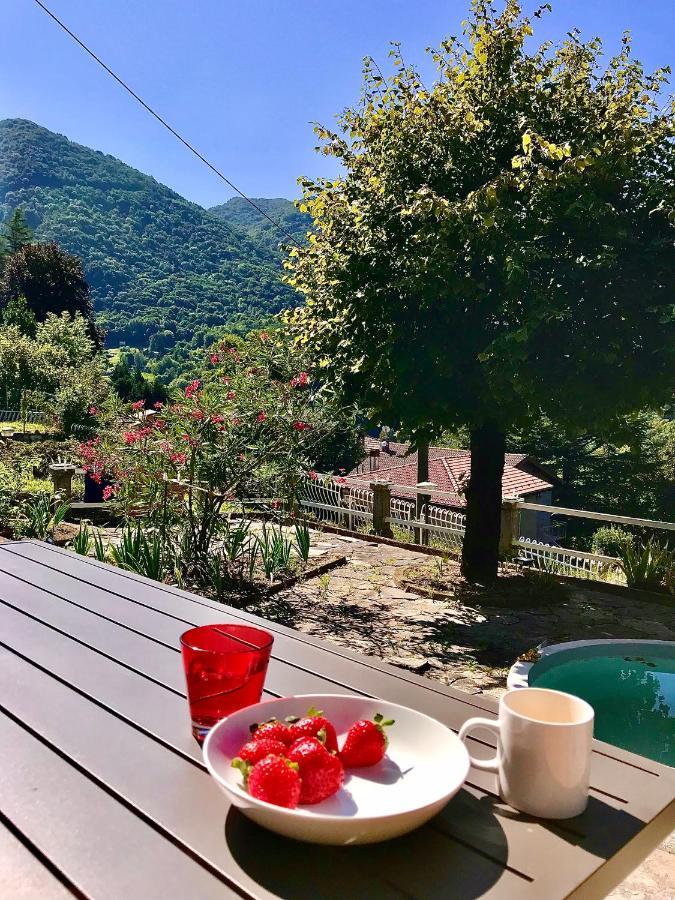 Villa In Oleandra With Privet Garden & Pool Dizzasco