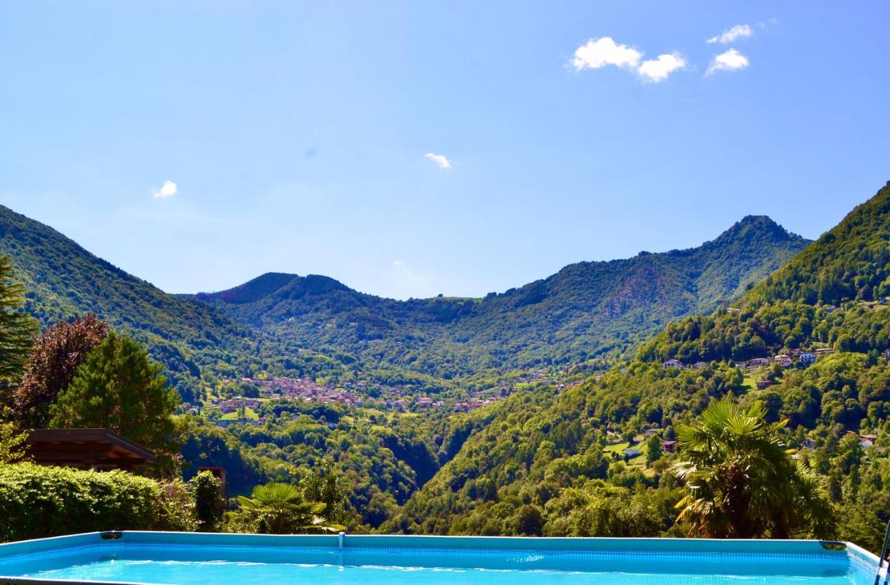 In Oleandra With Privet Garden & Pool Villa Dizzasco