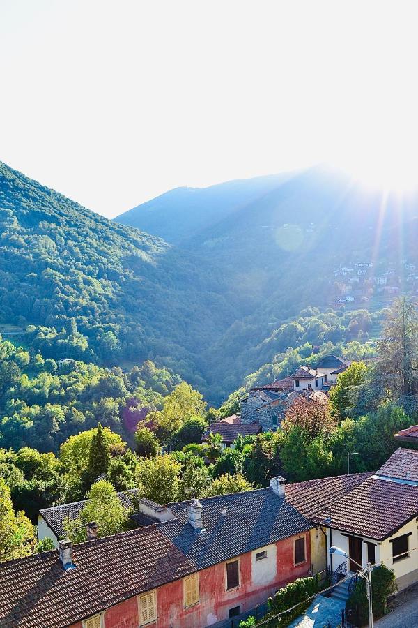 In Oleandra With Privet Garden & Pool Villa Dizzasco