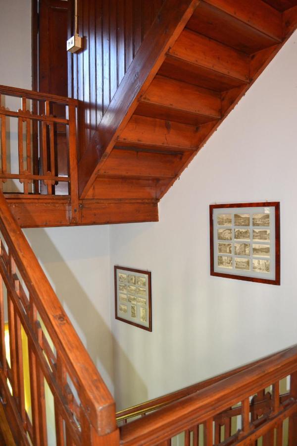 In Oleandra With Privet Garden & Pool Villa Dizzasco