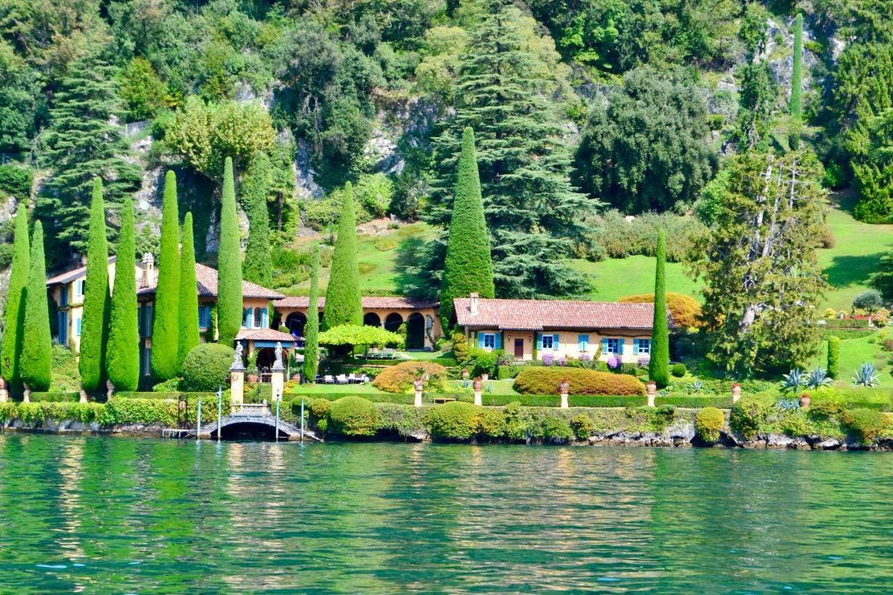 In Oleandra With Privet Garden & Pool Villa Dizzasco