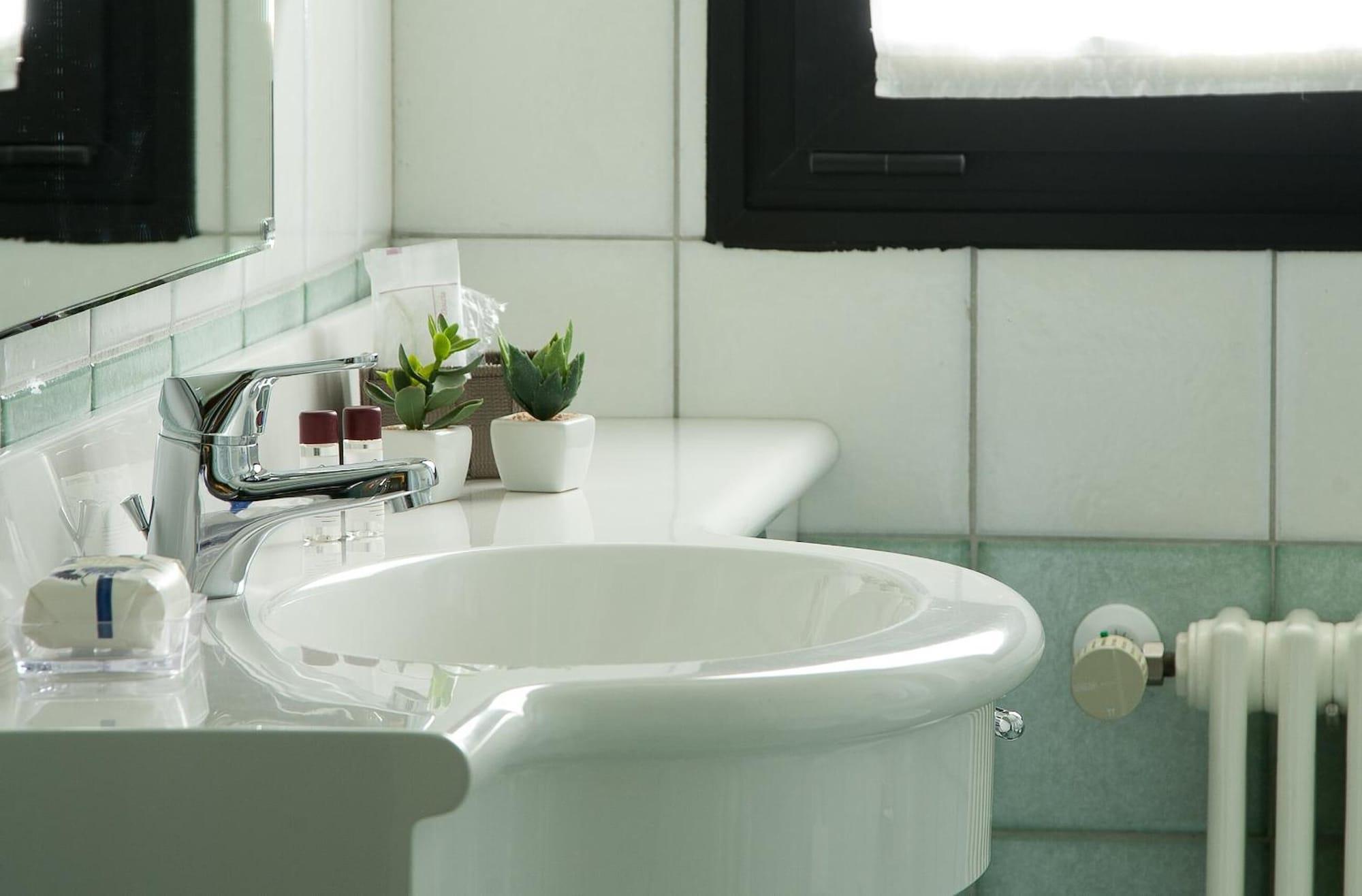 Western Leonardo Da Vinci Hotel 4*