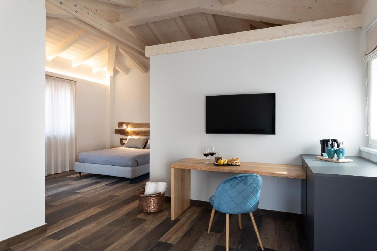 Il Medeghino Farm stay *