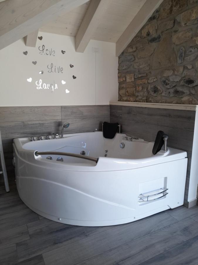 White - Jacuzzi, Swimming Pool & View Lezzeno