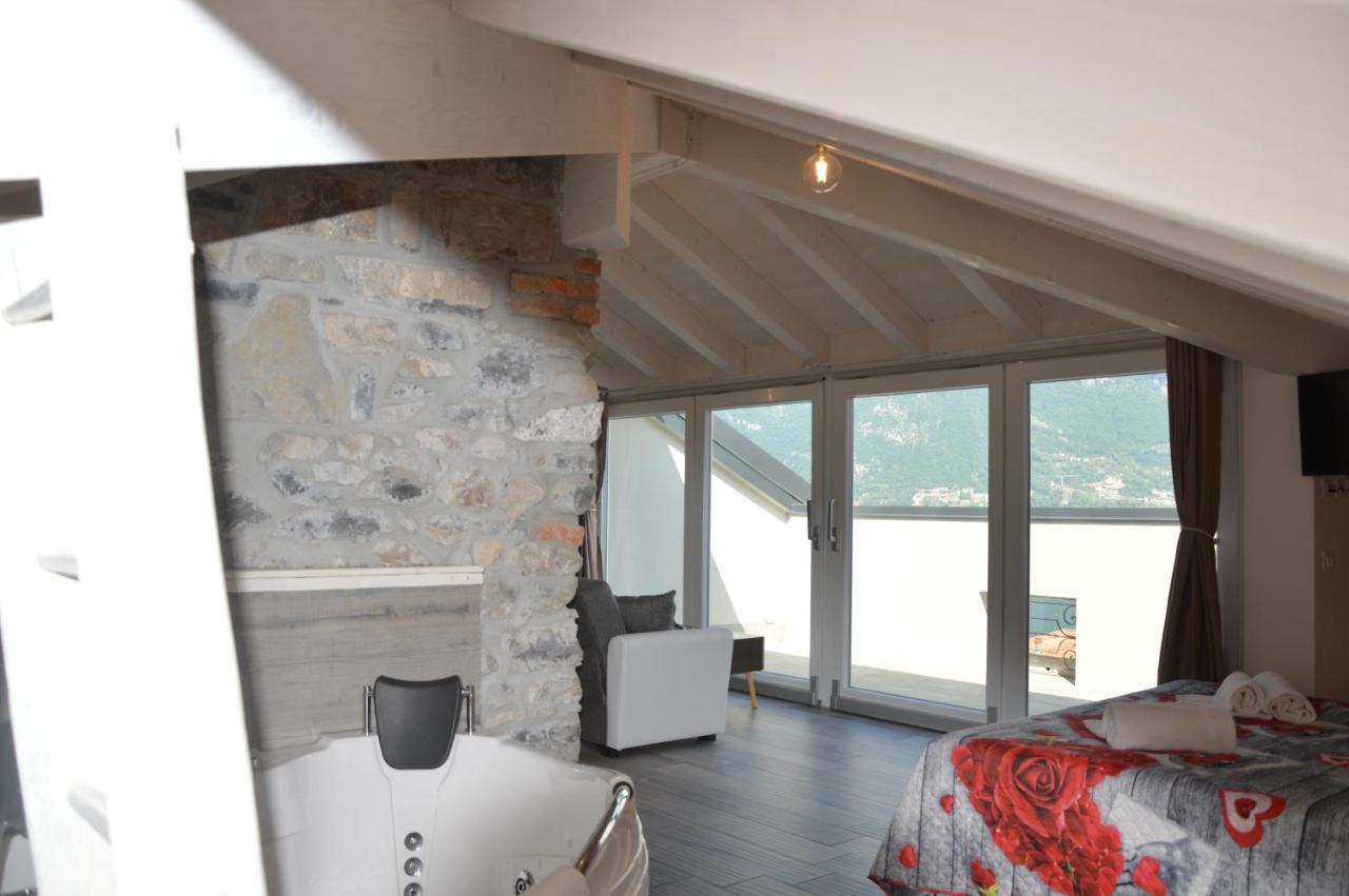 White - Jacuzzi, Swimming Pool & View Apartment Lezzeno