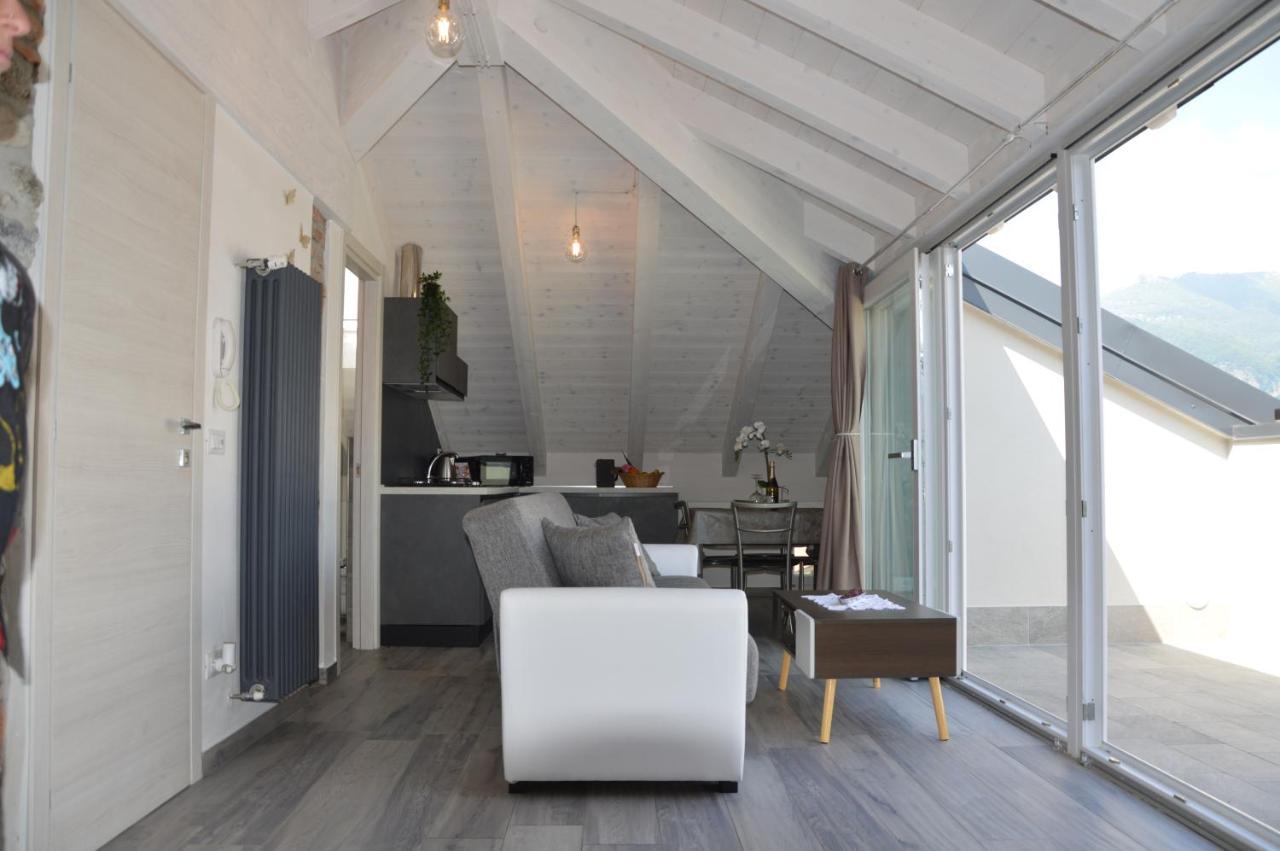 White - Jacuzzi, Swimming Pool & View Apartment