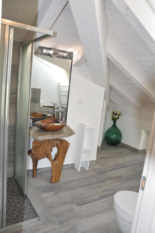 Apartment White - Jacuzzi, Swimming Pool & View Lezzeno