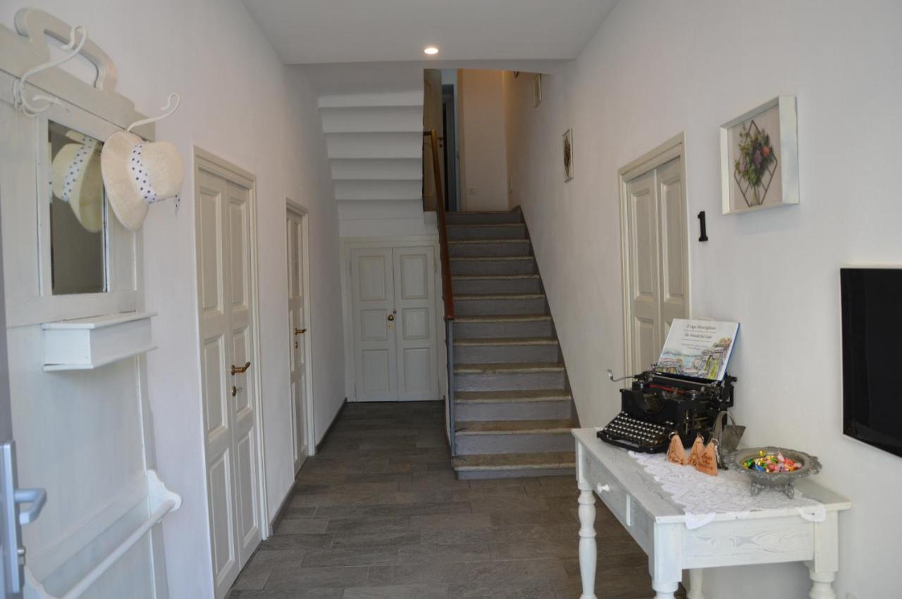 White - Jacuzzi, Swimming Pool & View Apartment *