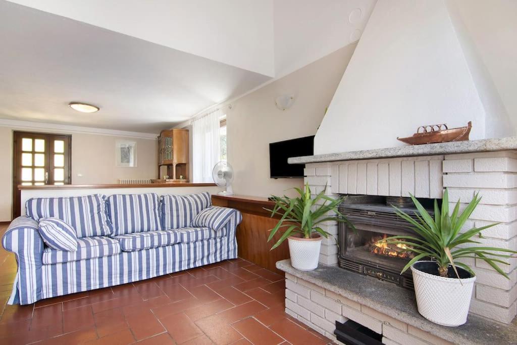 Apartment Eden Jacuzzi Pool & Private Parking