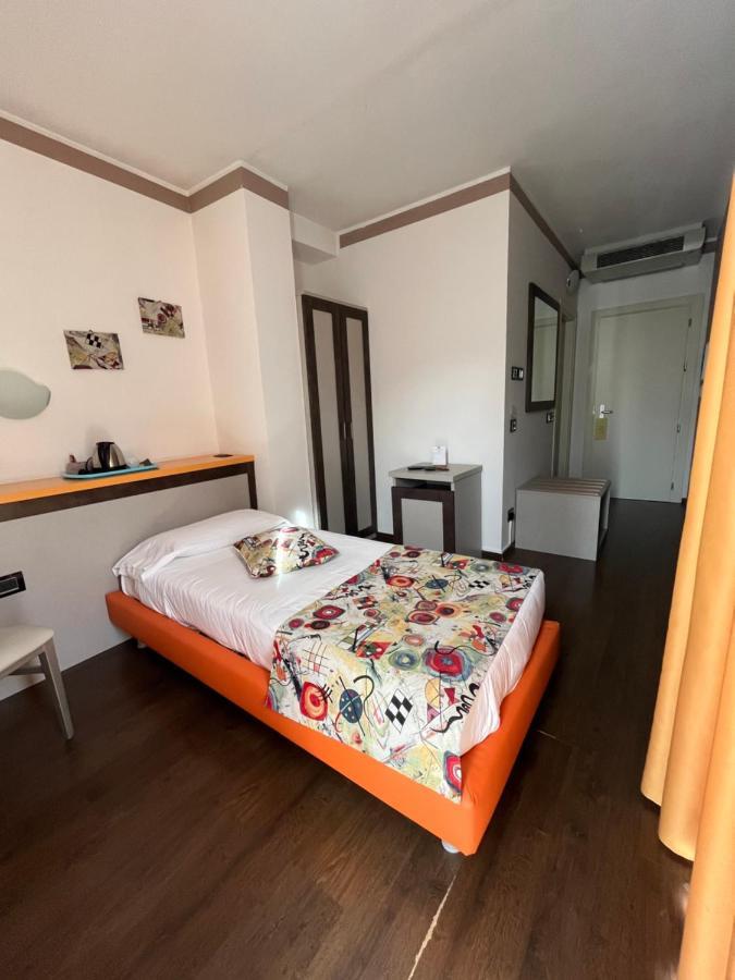 Di Hotel