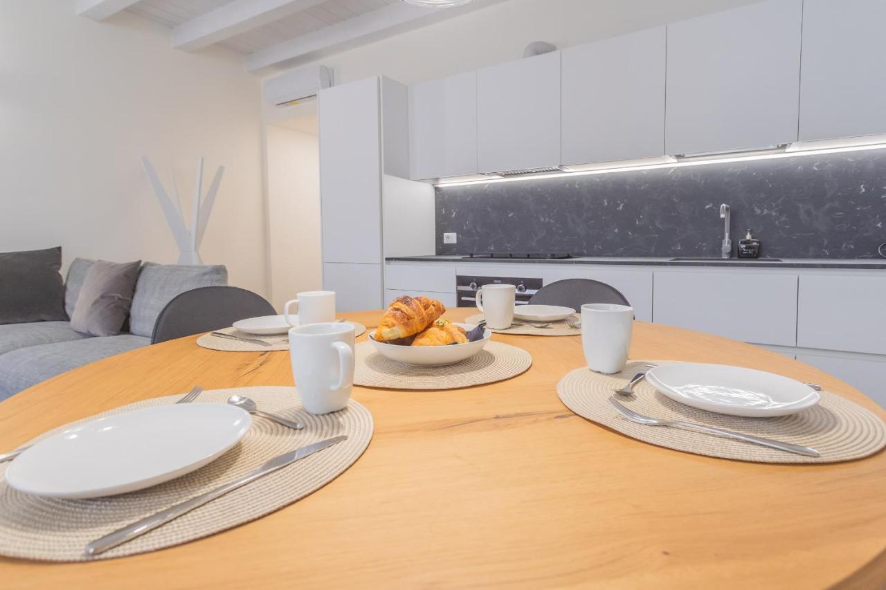Apartment Modern & Stylish In By Rent *