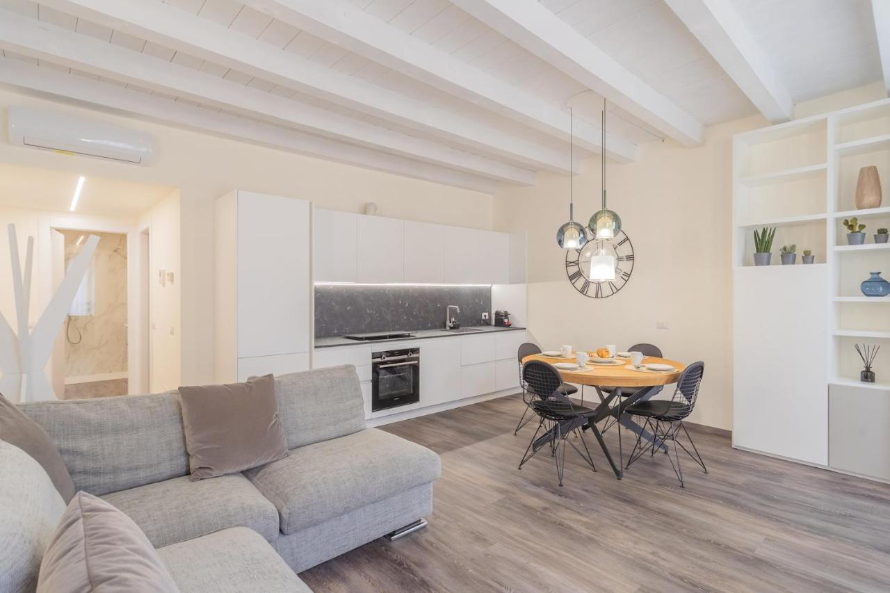 Modern & Stylish In By Rent *