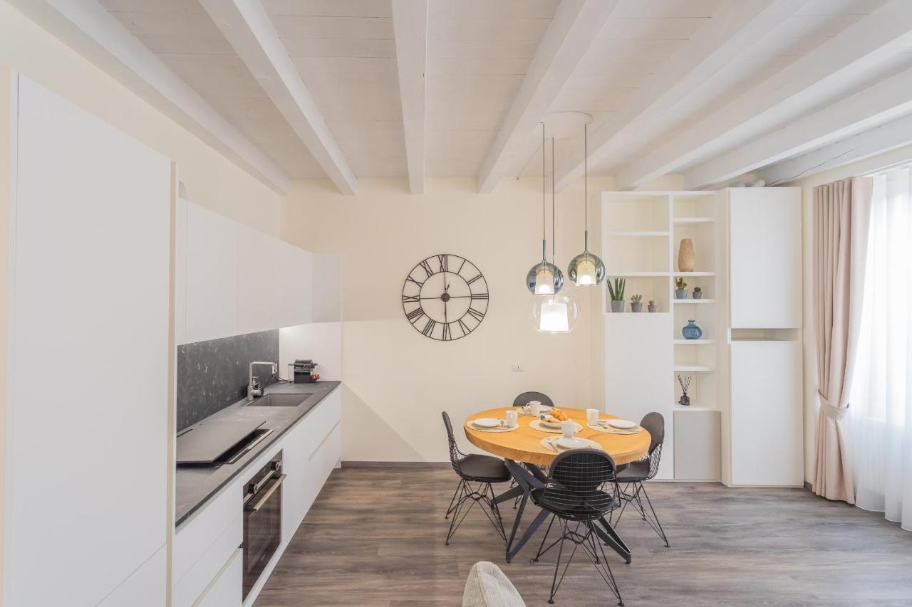Apartment Modern & Stylish In By Rent *