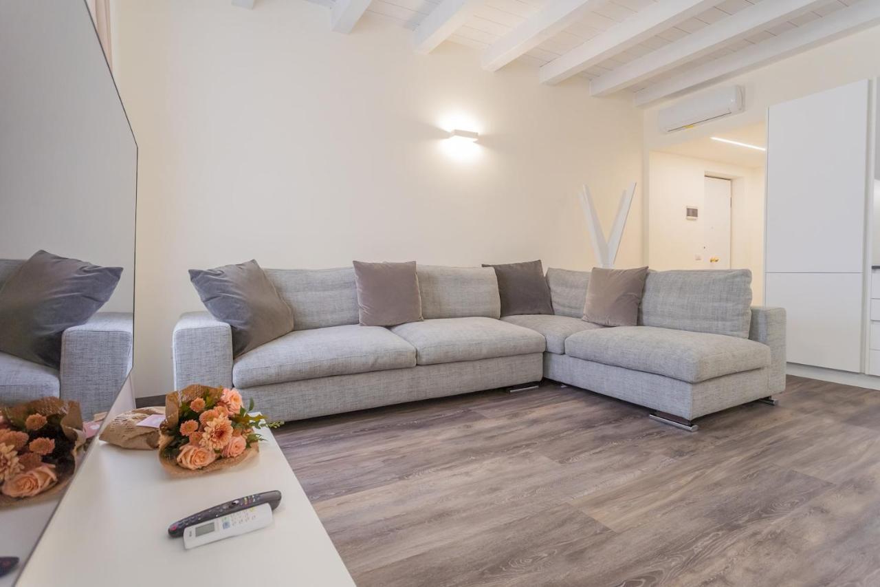 Modern & Stylish In By Rent Apartment